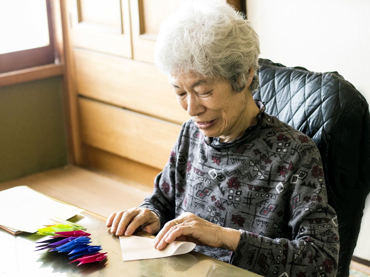 単身高齢者は、1日のうち「11時間18分」を1人で過ごしている シニアガイド